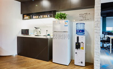 辦公茶水間圖片素材免費下載 提升工作效率與舒適度的視覺資源